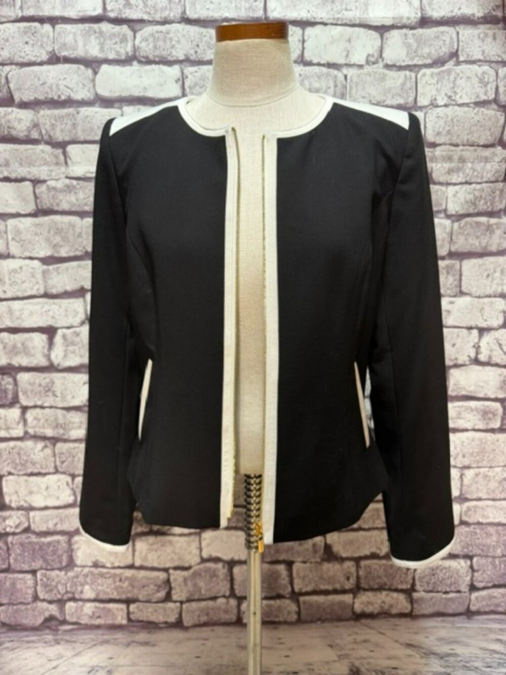 Calvin Klein Black & White Long Sleeve Jacket Size 12